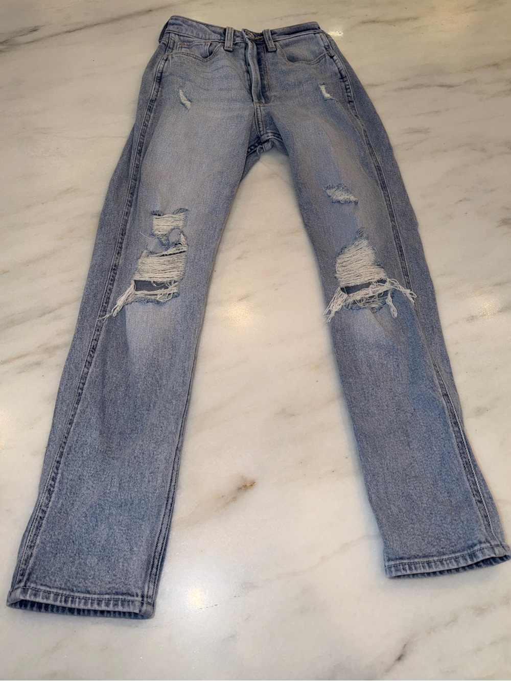 Hollister jeans 23 000 vintage wash  holes GUC